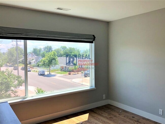 Building Photo - 4922 Lowell Blvd