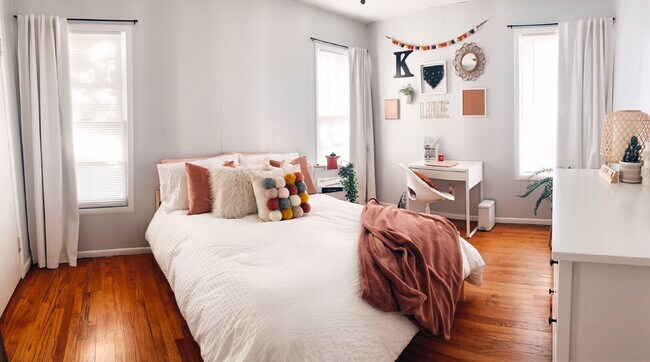 Building Photo - Short term leasing option through the end ...