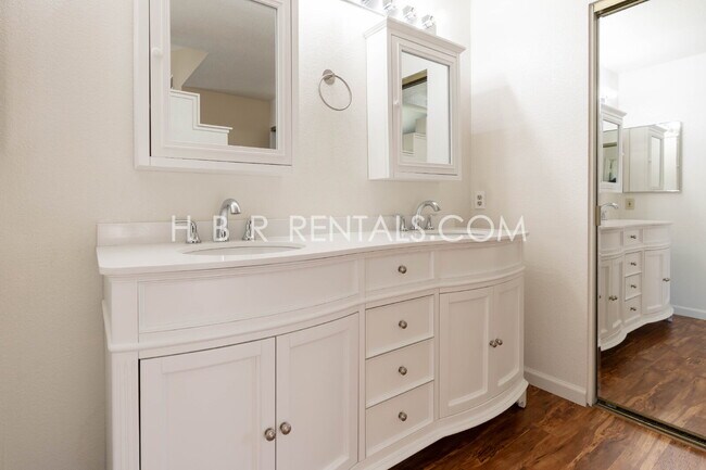 Building Photo - Charming Corner Haven: 3BR/2.5BA with Modern Upgrades in Tracy, CA