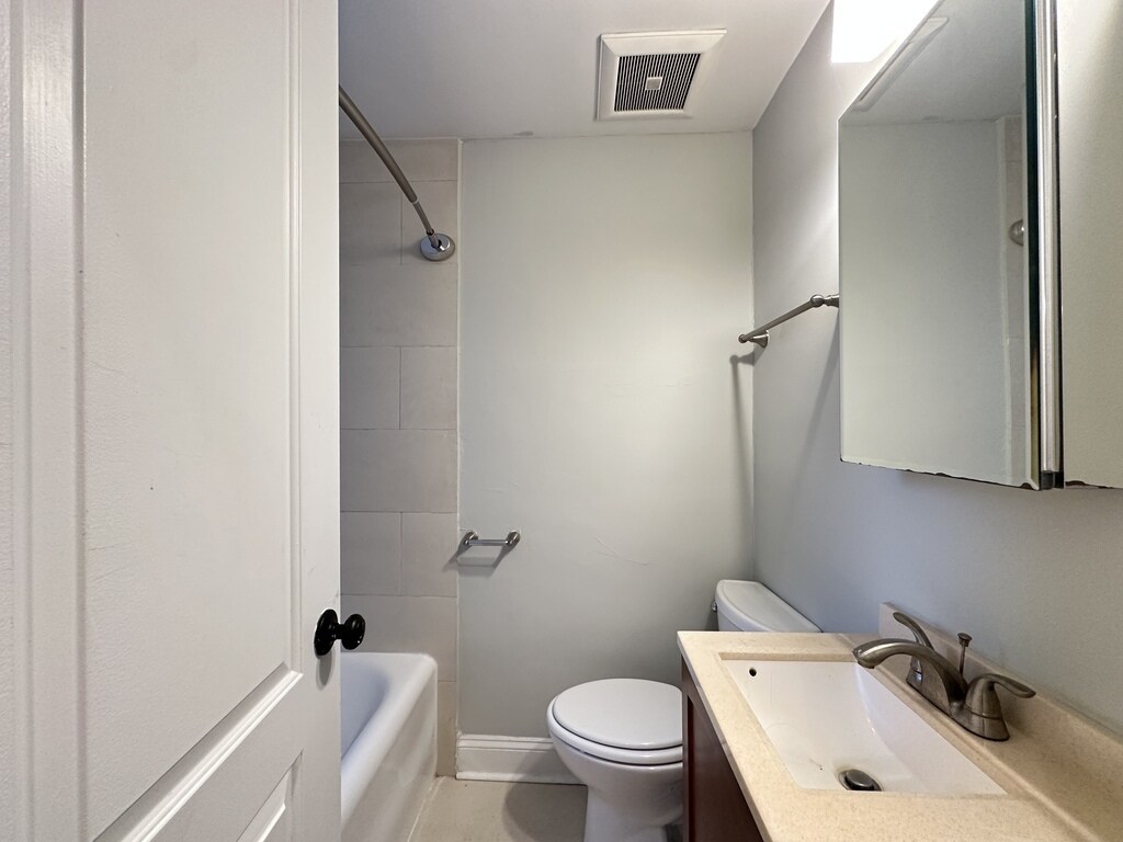 Building Photo - 618 W Patterson Ave