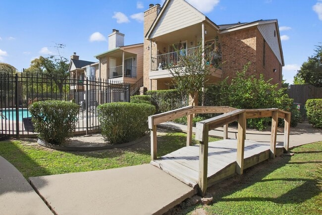 Building Photo - 3770 Lovers Wood Ln