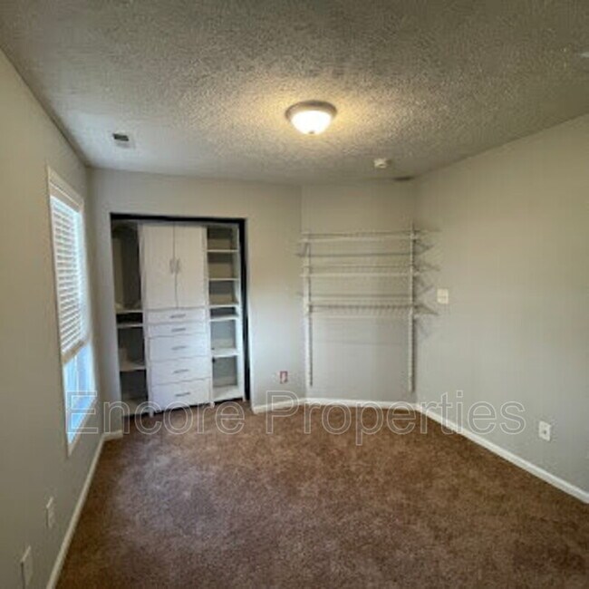 Building Photo - 1240 Chimney Swift Dr