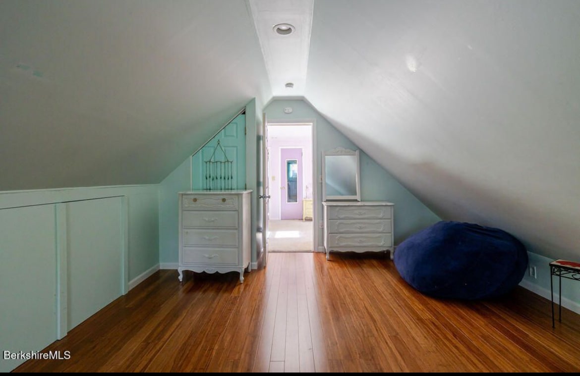 Building Photo - 230 Middle Rd