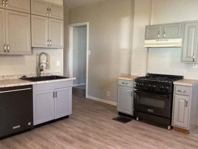 Building Photo - MOVE-IN SPECIAL!! - FIRST MONTH FREE!! - 1...