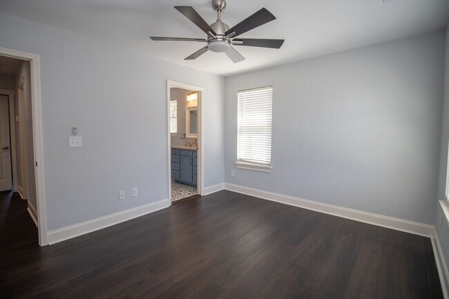Building Photo - Charming 3-Bed, 3.5-Bath Home Near Augusta...