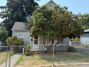 Building Photo - Unique 2-Story Home in Desirable Camas Area!