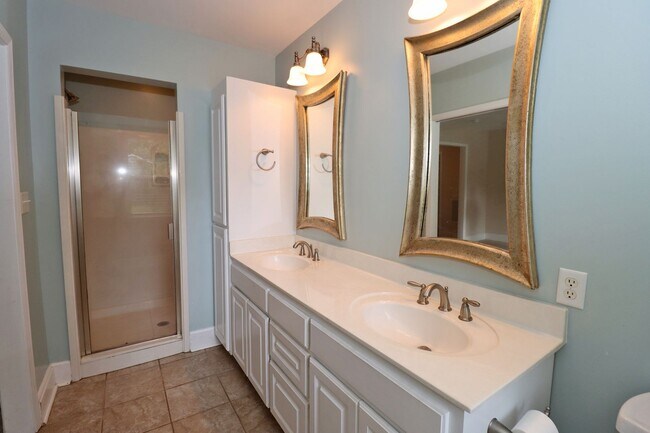 Building Photo - 2716 Heyward St