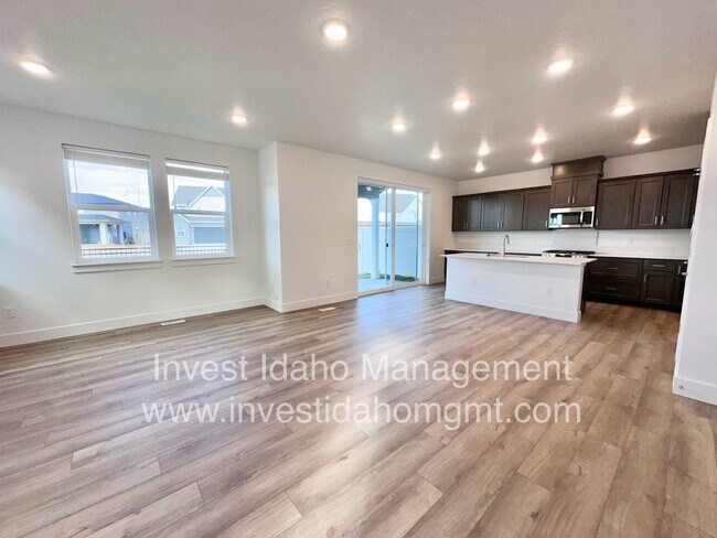 Building Photo - Spacious Luxury Townhome Designed for Modern Living