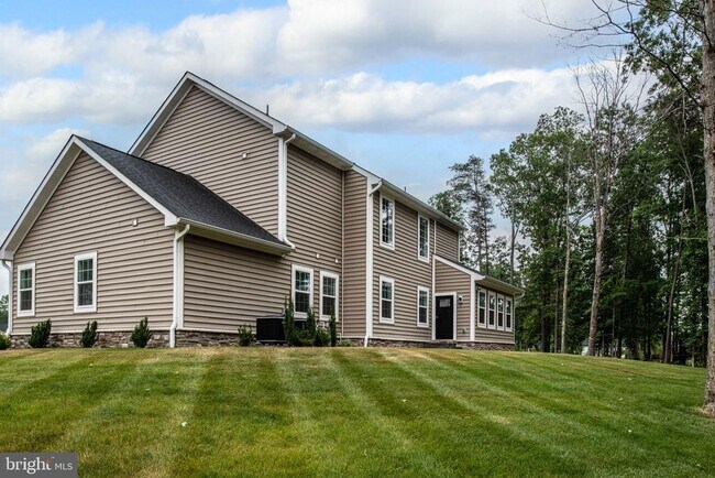 Building Photo - 11010 Southview Hl