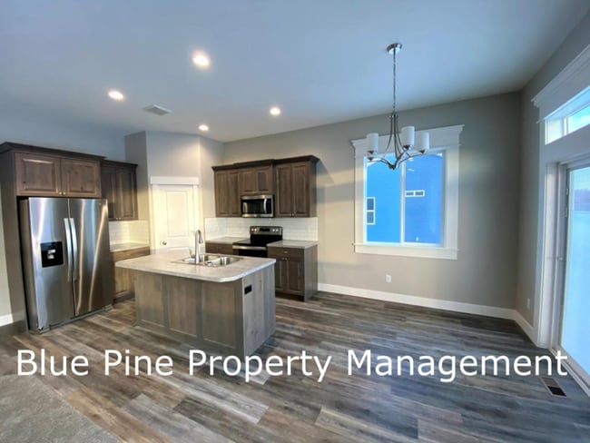 Building Photo - 1000 Sloane Wy