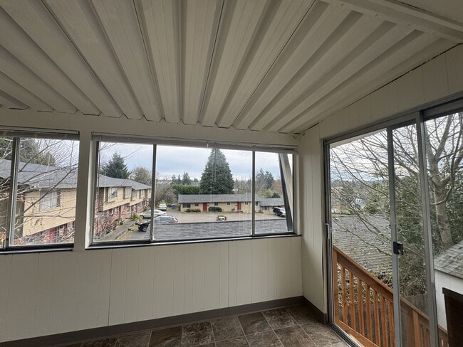 Building Photo - 3434 SE King Rd