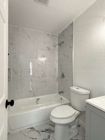 Building Photo - 5214 Charolais Dr