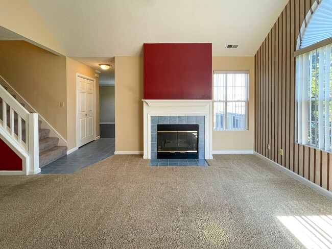 Building Photo - Near Local Shops and Restaurants