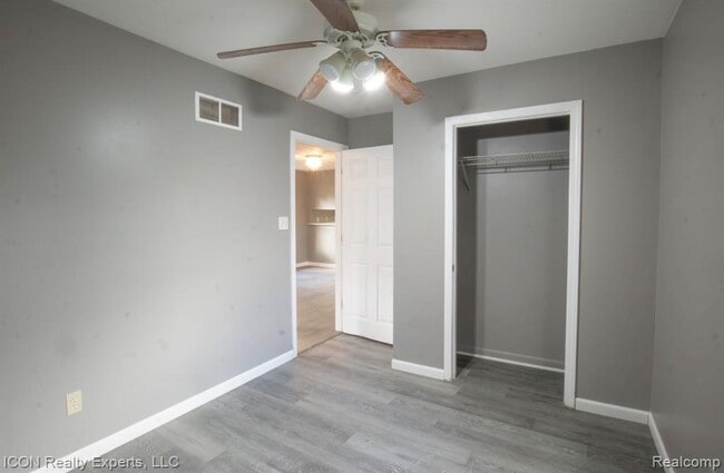 Building Photo - 743 Hollister St