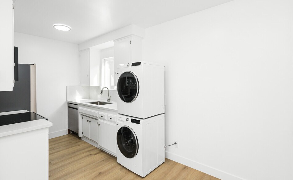 Kitchen - 3216 Manhattan Ave