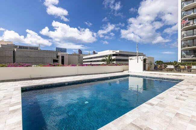 Building Photo - Harbor Square Condo