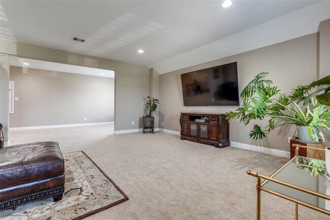 Building Photo - 1610 Golden Taylor Dr