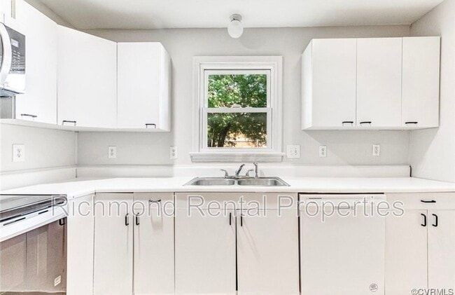 Building Photo - 1302 W Cary St