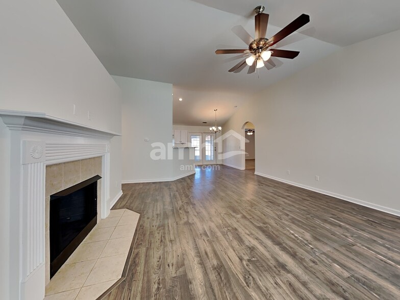 Building Photo - 163 Willow Point Cir