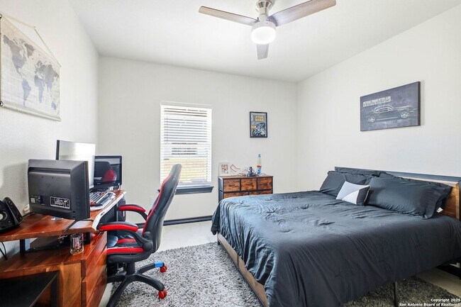 Building Photo - 418 Tawny Oak Cir