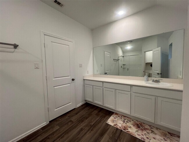 Building Photo - 5131 Winslow Grv Dr