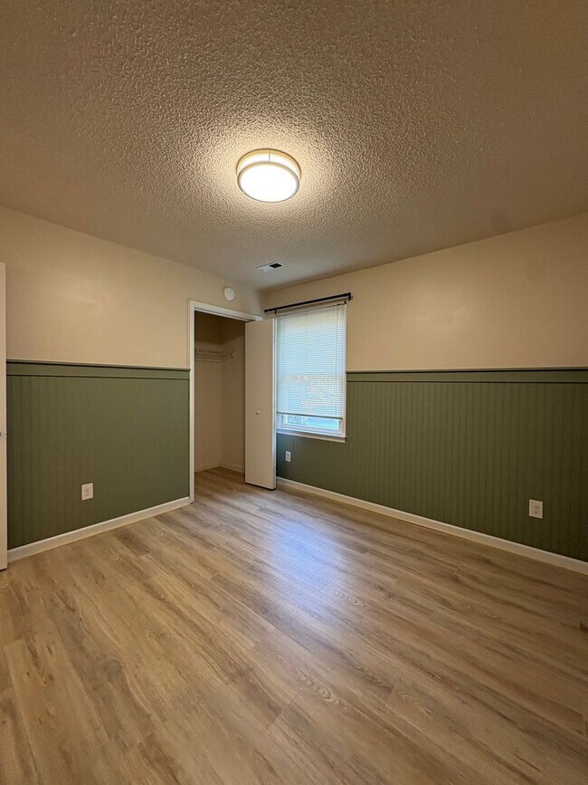 Building Photo - 650 Rock Garden Cir