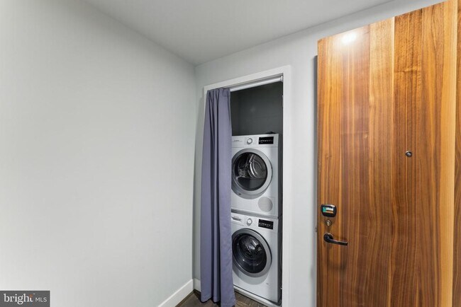 Building Photo - 1300 4th St SE