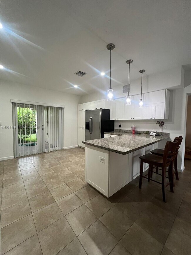 Building Photo - 9030 SW 40th Terrace