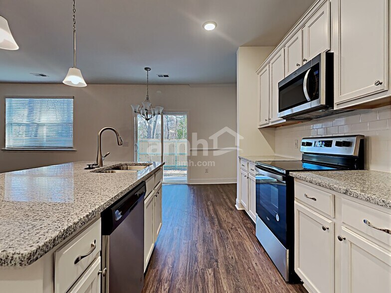 Building Photo - 1831 Produce Ln