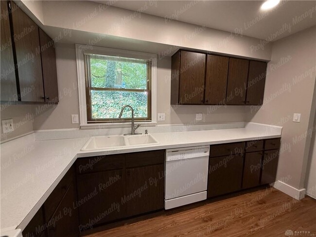 Building Photo - 2154 Willowgrove Ave