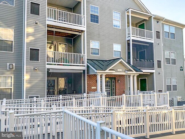 Building Photo - 45521 Westmeath Way
