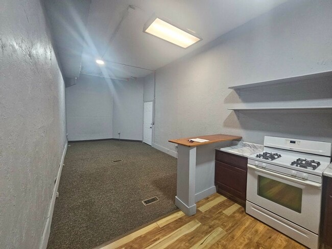 Building Photo - Studio Apartment Available for Rent