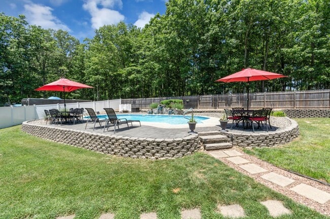 Building Photo - Private Cul-de-Sac Living: 4BR Home with Pool & Geothermal HVAC