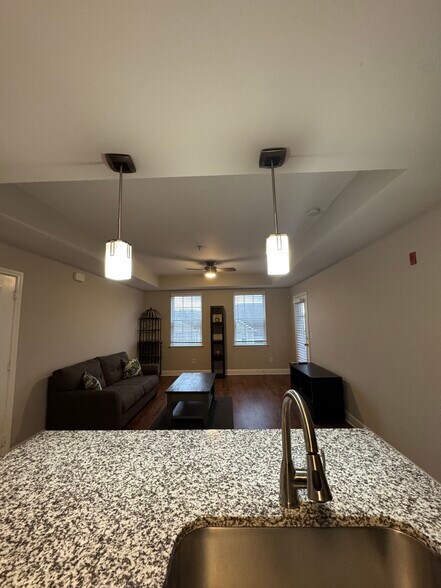 Building Photo - 8205 Lenox Creekside Dr