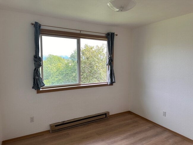 Building Photo - 895 Linda Ct