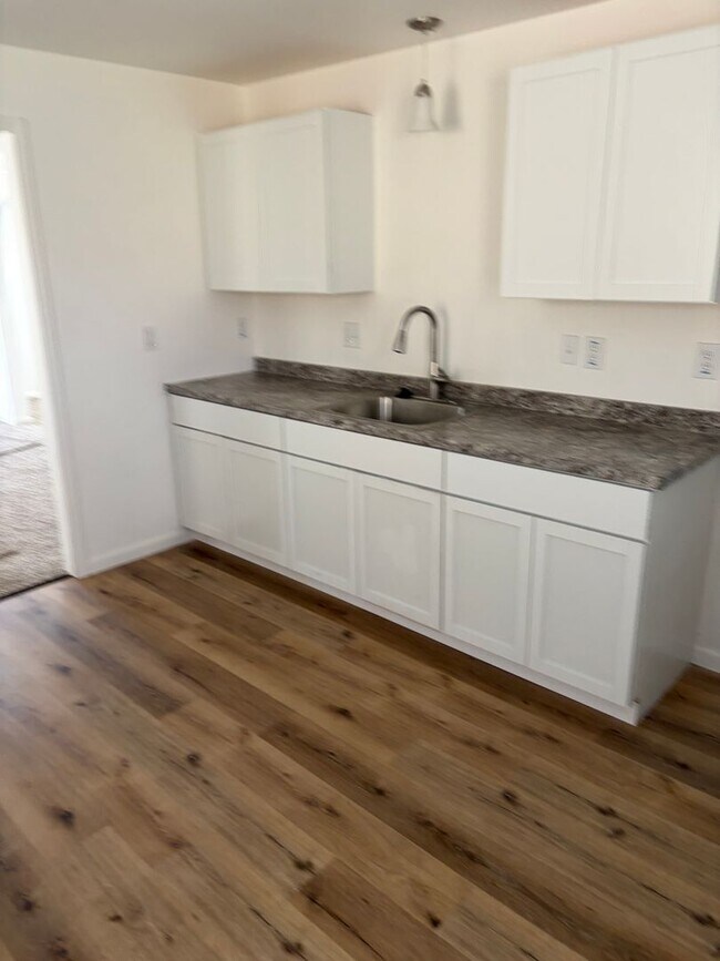 Building Photo - Renovdated 3 bedroom, 1 bathroom bungalow