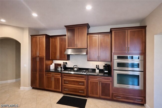 Building Photo - 2547 Marquesa Royale Ln