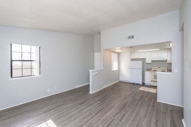 Interior Photo - River Oaks Apartments