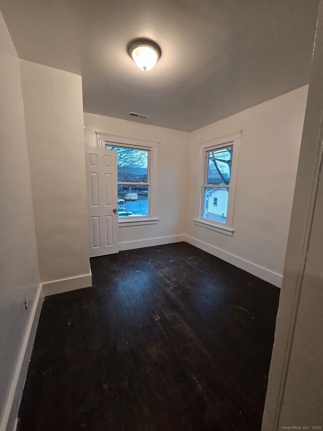 Building Photo - 75 Curtis St