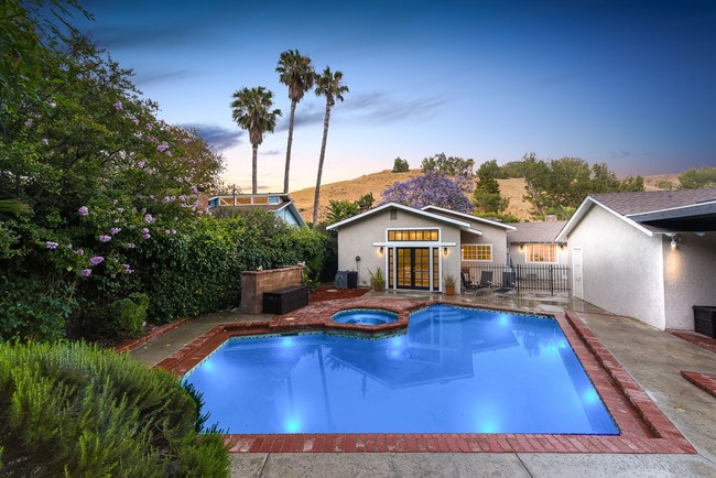 Building Photo - 10429 Wheatland Ave