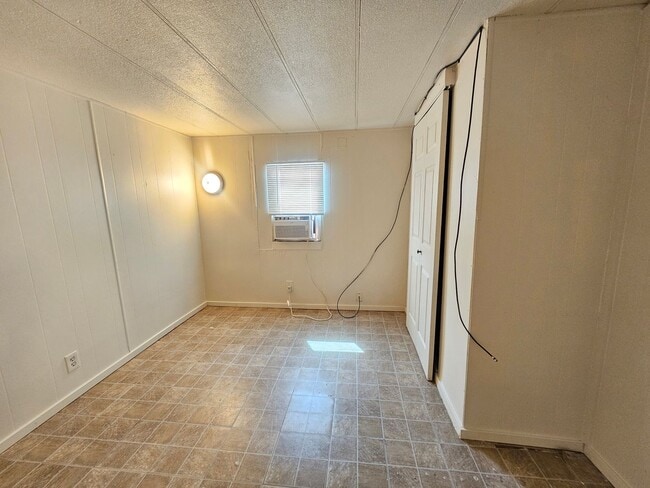 Building Photo - 4179 Airway Dr NE