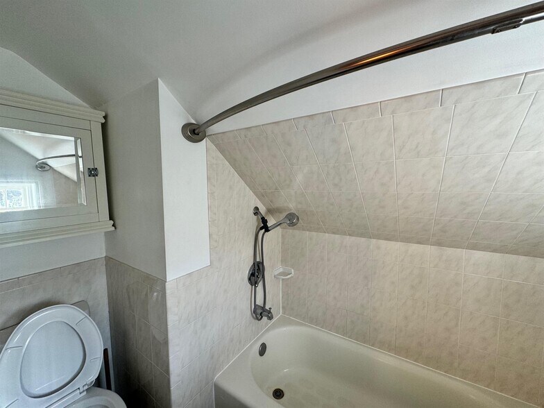 Building Photo - 8 Allen St