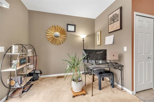 Building Photo - 2205 Knotty Pine Tr