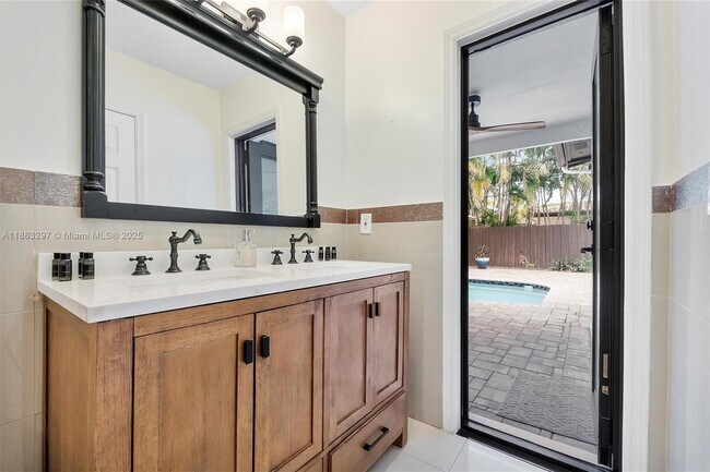 Building Photo - 5800 NE 18th Ave