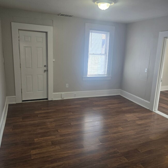 Building Photo - Auburn (186)