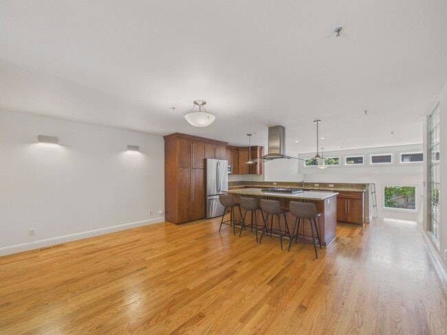 Building Photo - 853 De Haro St