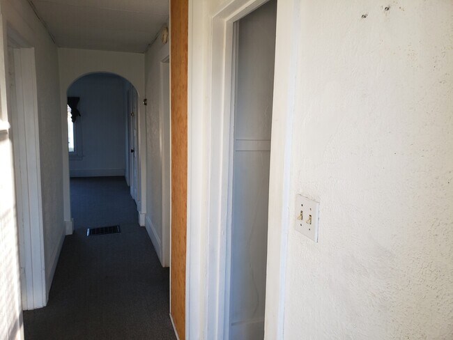 Building Photo - 215-B N Washington St