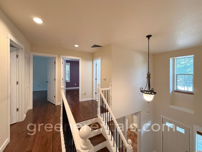 Building Photo - Beautiful 4BD/2.5BA West Olympia Home in Quiet Neighborhood