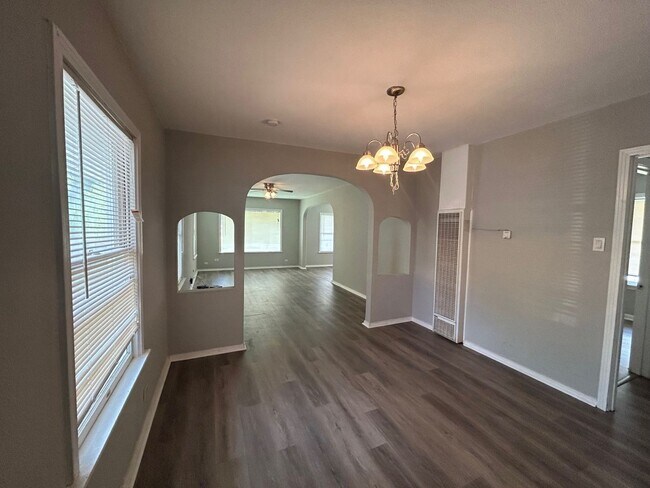 Building Photo - Remodeled unit with a Casita