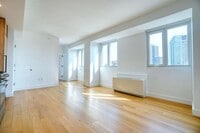 Building Photo - 1 bedroom in LONG ISLAND CITY NY 11101